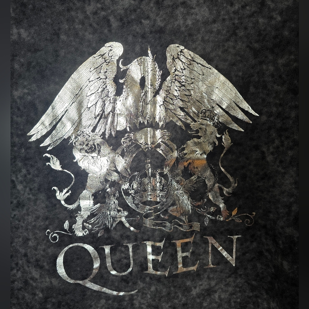 # 541 Queen Official Merch Crest Tee